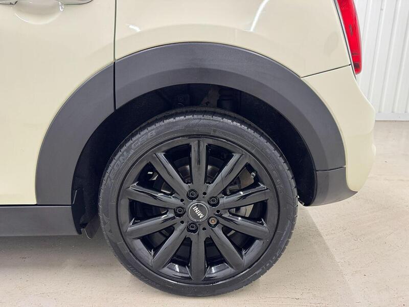 MINI Hatch Hatch 2.0 Cooper S Steptronic Euro 6 (s/s) 5dr - U119175