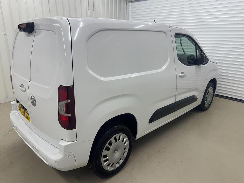 Vauxhall Combo Combo 1.5 Turbo D 2300 Pro Panel Van SWB Euro 6 (s/s) 5dr - U119183