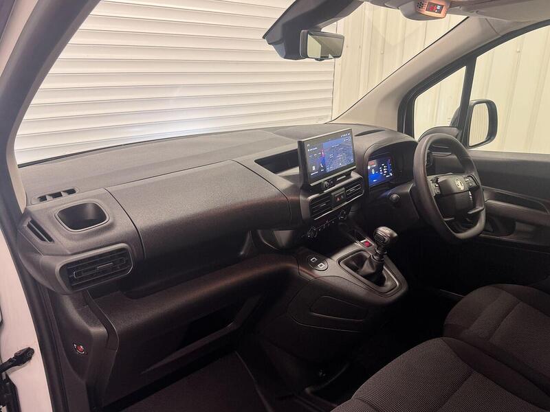 Vauxhall Combo Combo 1.5 Turbo D 2300 Pro Panel Van SWB Euro 6 (s/s) 5dr - U119183