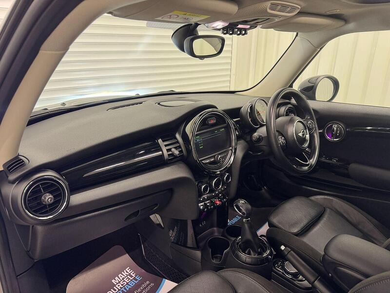 MINI Hatch Hatch 1.5 Cooper Auto Euro 6 (s/s) 3dr - U119185