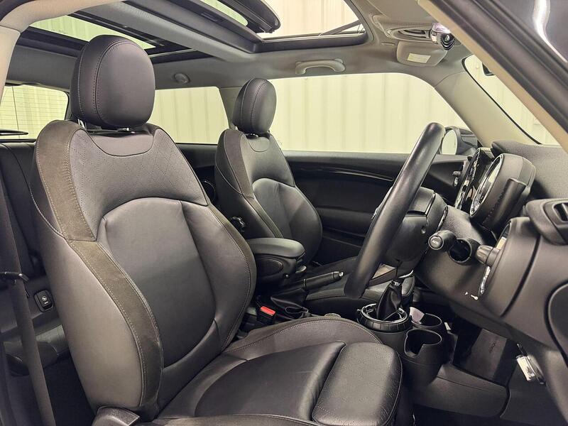 MINI Hatch Hatch 1.5 Cooper Auto Euro 6 (s/s) 3dr - U119185