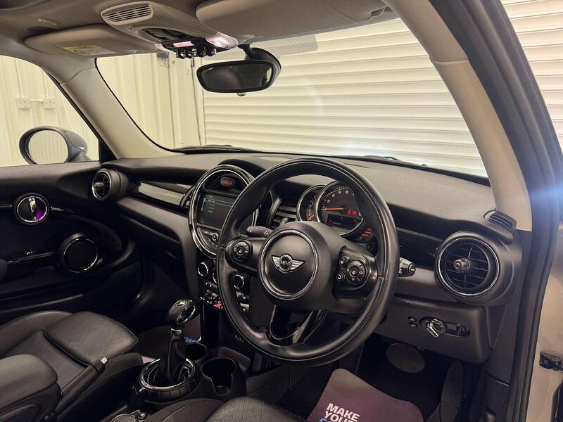 MINI Hatch Hatch 1.5 Cooper Auto Euro 6 (s/s) 3dr - U119185