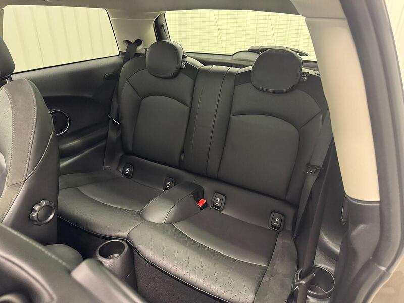 MINI Hatch Hatch 1.5 Cooper Auto Euro 6 (s/s) 3dr - U119185