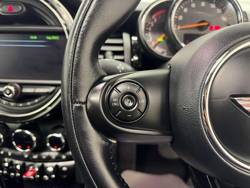 MINI Hatch Hatch 1.5 Cooper Auto Euro 6 (s/s) 3dr - U119185