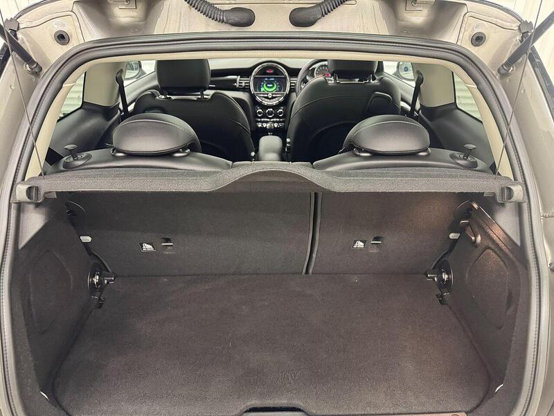 MINI Hatch Hatch 1.5 Cooper Auto Euro 6 (s/s) 3dr - U119185