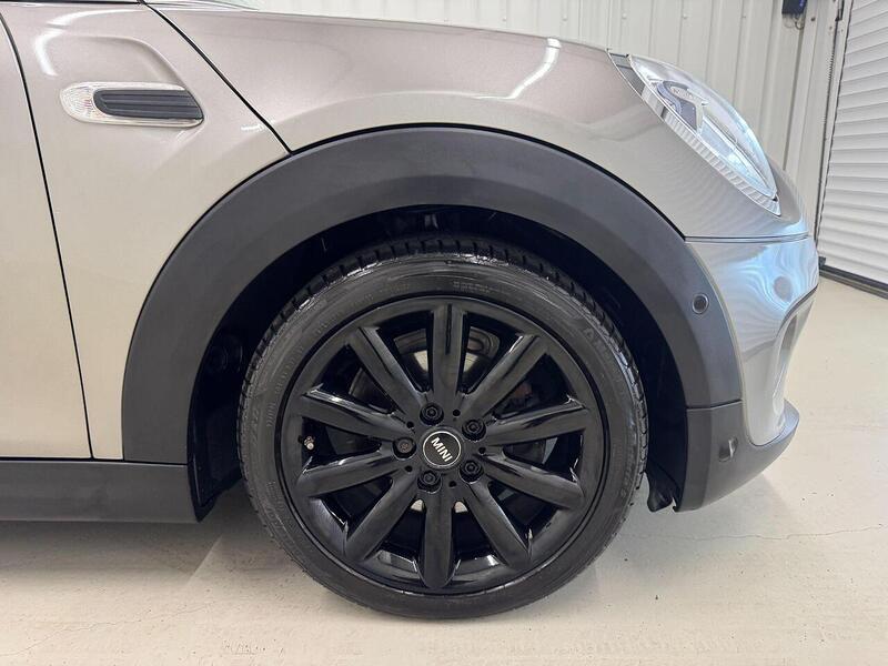MINI Hatch Hatch 1.5 Cooper Auto Euro 6 (s/s) 3dr - U119185