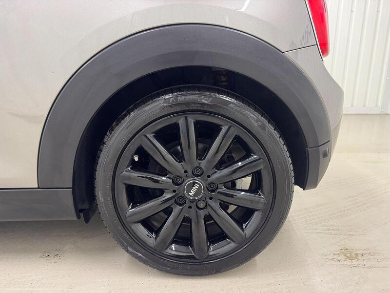 MINI Hatch Hatch 1.5 Cooper Auto Euro 6 (s/s) 3dr - U119185