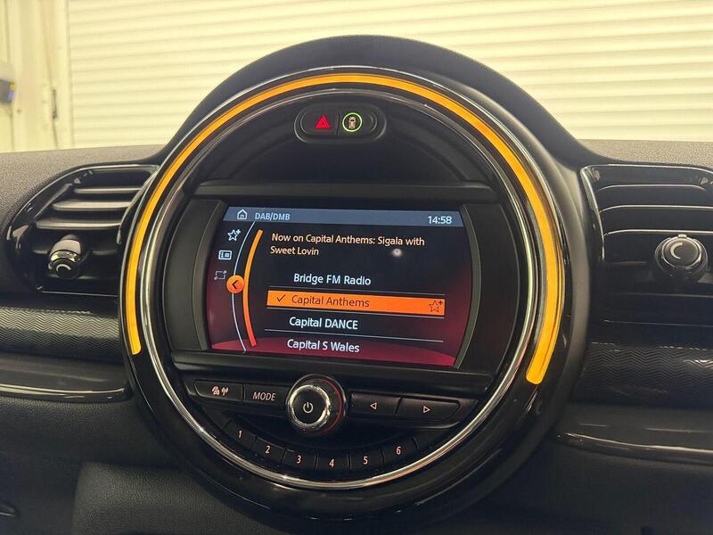 MINI Clubman Clubman 1.5 Cooper Classic Euro 6 (s/s) 6dr - U119231