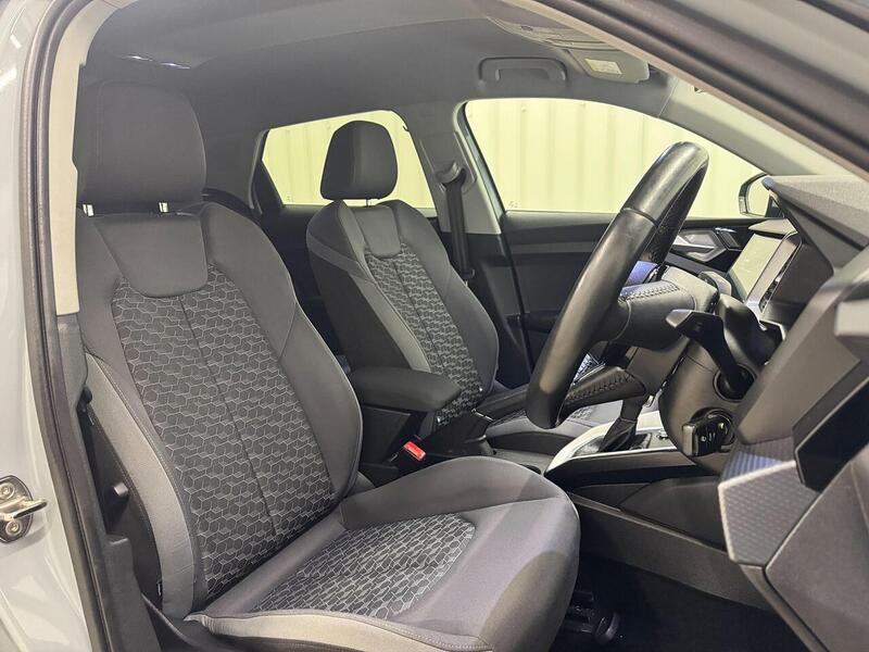 Audi A1 1.0 TFSI 30 Citycarver 5dr Petrol S Tronic Euro 6 (s/s) (116 ps) - U119261