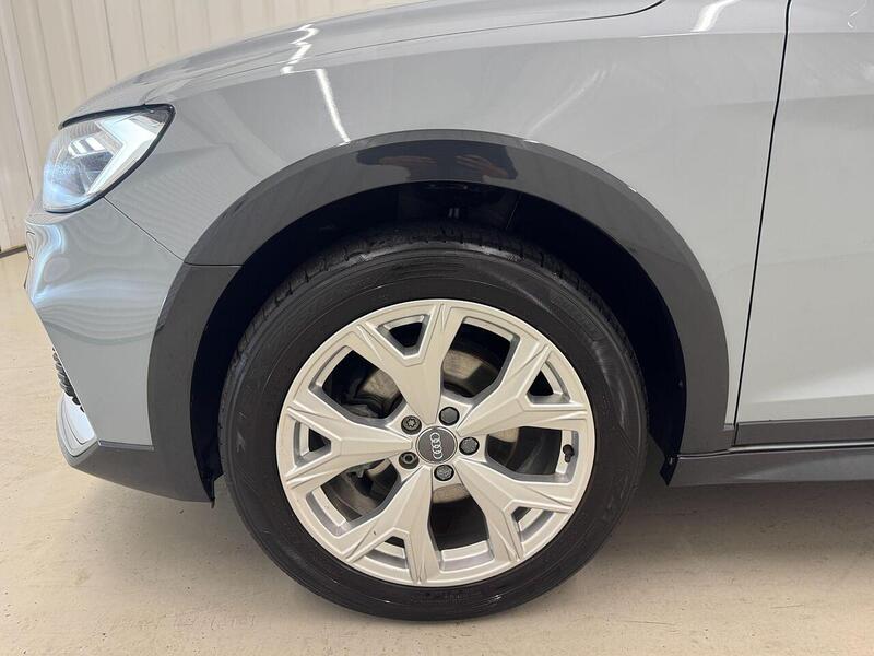 Audi A1 1.0 TFSI 30 Citycarver 5dr Petrol S Tronic Euro 6 (s/s) (116 ps) - U119261