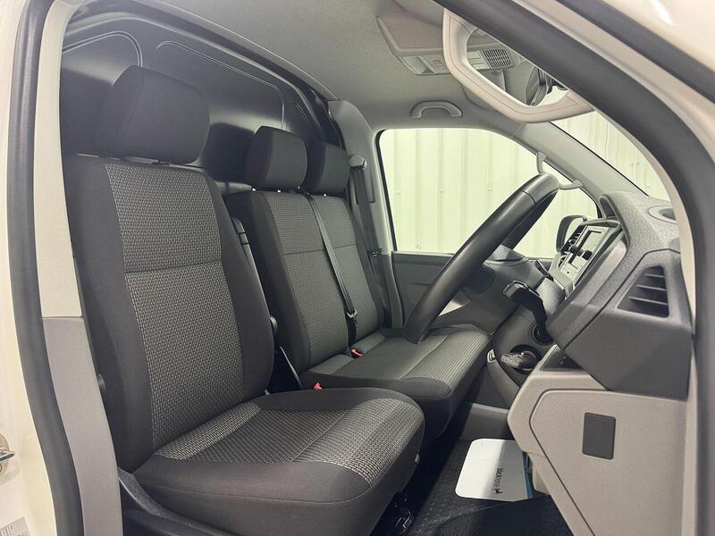 Volkswagen Transporter 2.0 TDI T28 Highline Panel Van 5dr Diesel Manual FWD SWB Euro 6 (s/s) (110 ps) - U119268