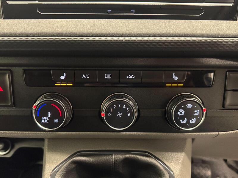Volkswagen Transporter 2.0 TDI T28 Highline Panel Van 5dr Diesel Manual FWD SWB Euro 6 (s/s) (110 ps) - U119268