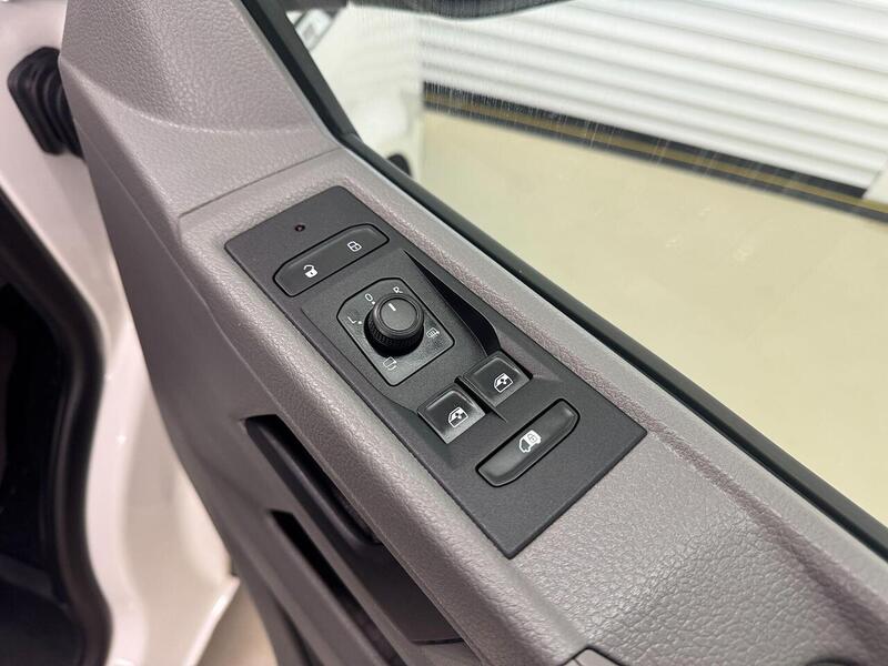 Volkswagen Transporter 2.0 TDI T28 Highline Panel Van 5dr Diesel Manual FWD SWB Euro 6 (s/s) (110 ps) - U119268