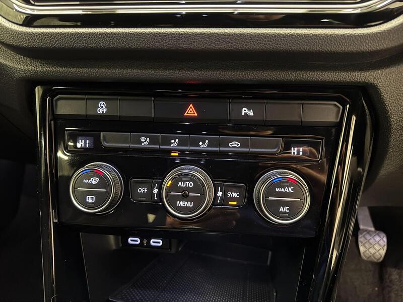 Volkswagen T-Roc 1.5 TSI EVO Black Edition SUV 5dr Petrol Manual Euro 6 (s/s) (150 ps) - U119271