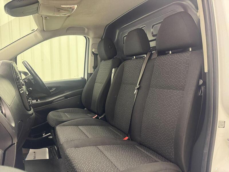 Mercedes-Benz Vito 2.0 114 CDI Progressive Panel Van 5dr Diesel G-Tronic RWD L2 Euro 6 (s/s) (LWB) (136 ps) - U119273