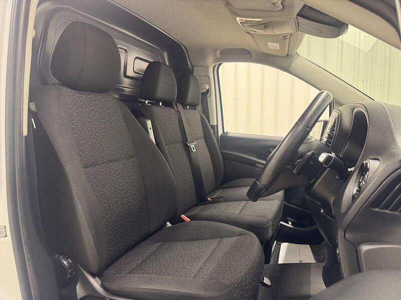 Mercedes-Benz Vito 2.0 114 CDI Progressive Panel Van 5dr Diesel G-Tronic RWD L2 Euro 6 (s/s) (LWB) (136 ps) - U119273