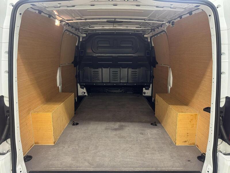 Mercedes-Benz Vito 2.0 114 CDI Progressive Panel Van 5dr Diesel G-Tronic RWD L2 Euro 6 (s/s) (LWB) (136 ps) - U119273