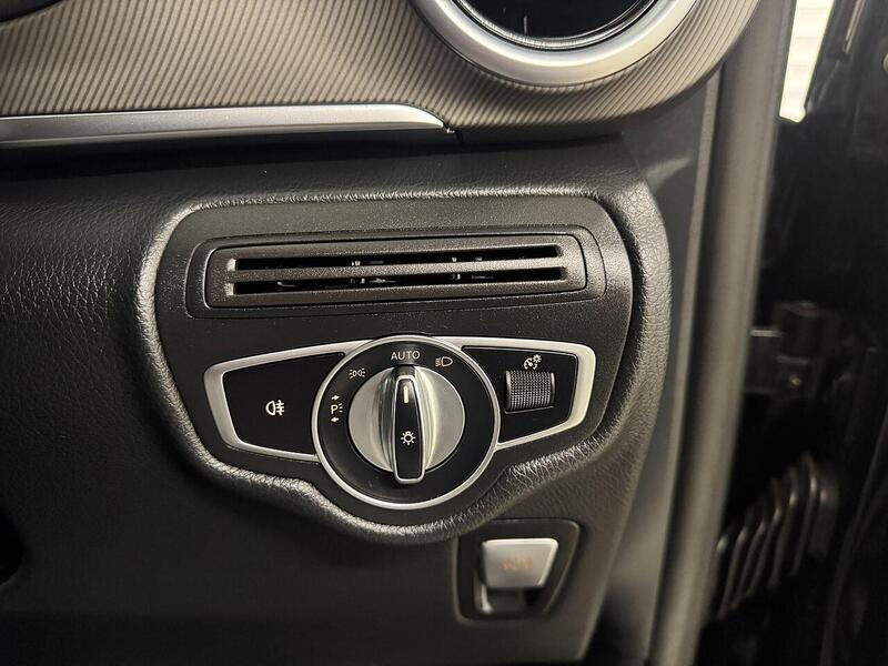 Mercedes-Benz V Class 2.2 V220d Sport MPV 5dr Diesel G-Tronic+ Euro 6 (s/s) 8 Seat LWB (163 ps) - U119274
