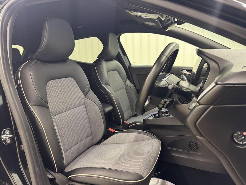 Renault Clio 1.0 TCe Lutecia Euro 6 (s/s) 5dr - U119279