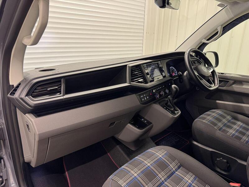 Volkswagen Transporter 2.0 BiTDI T32 Highline Kombi Double Cab 5dr Diesel DSG FWD SWB Euro 6 (s/s) (204 ps) - U119291