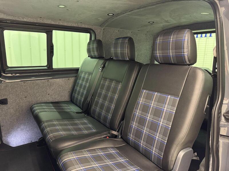 Volkswagen Transporter 2.0 BiTDI T32 Highline Kombi Double Cab 5dr Diesel DSG FWD SWB Euro 6 (s/s) (204 ps) - U119291