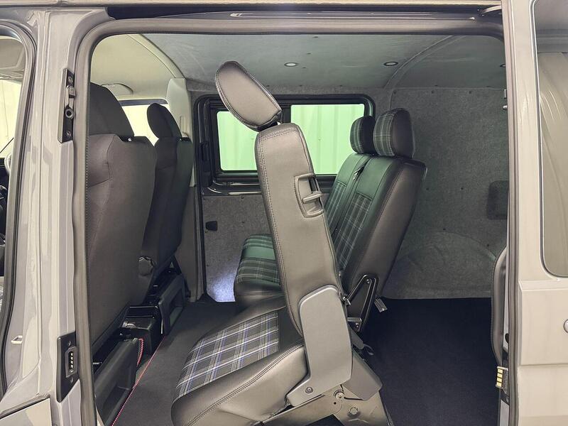 Volkswagen Transporter 2.0 BiTDI T32 Highline Kombi Double Cab 5dr Diesel DSG FWD SWB Euro 6 (s/s) (204 ps) - U119291