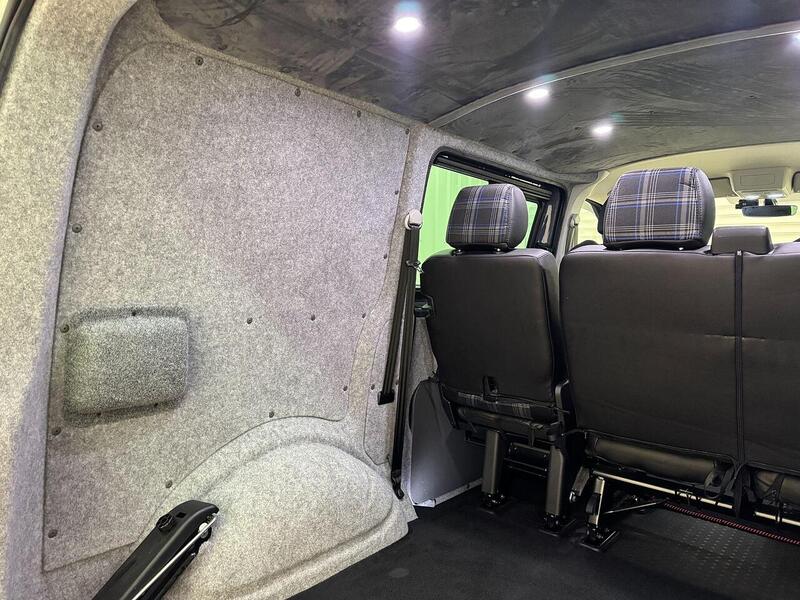 Volkswagen Transporter 2.0 BiTDI T32 Highline Kombi Double Cab 5dr Diesel DSG FWD SWB Euro 6 (s/s) (204 ps) - U119291