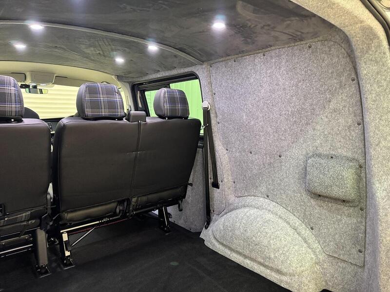 Volkswagen Transporter 2.0 BiTDI T32 Highline Kombi Double Cab 5dr Diesel DSG FWD SWB Euro 6 (s/s) (204 ps) - U119291