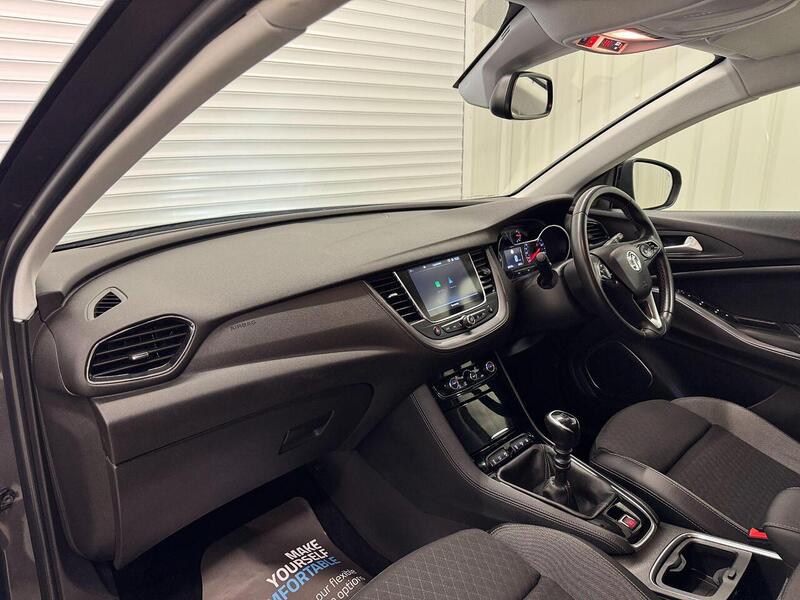 Vauxhall Grandland X 1.2 Turbo SRi Nav Euro 6 (s/s) 5dr - U119300