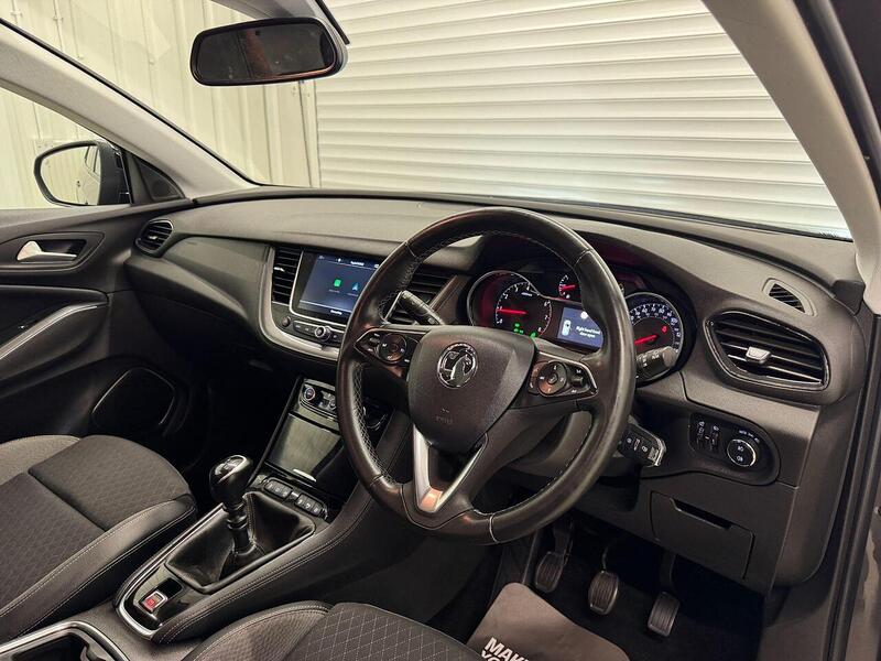 Vauxhall Grandland X 1.2 Turbo SRi Nav Euro 6 (s/s) 5dr - U119300