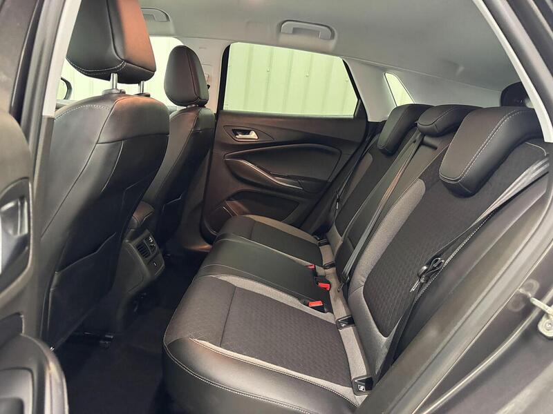 Vauxhall Grandland X 1.2 Turbo SRi Nav Euro 6 (s/s) 5dr - U119300