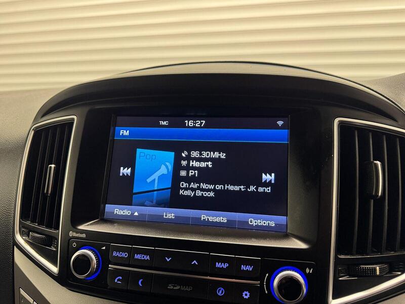 Hyundai i800 2.5 CRDi SE Nav Euro 6 5dr - U119303