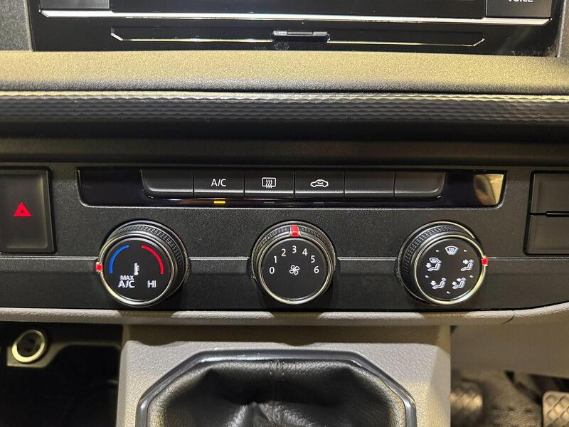 Volkswagen Transporter 2.0 TDI T30 Highline Kombi Double Cab 5dr Diesel Manual FWD SWB Euro 6 (s/s) (150 ps) - U119304