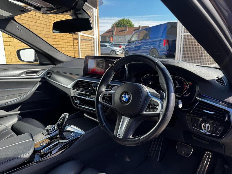 BMW 5 Series 2.0 520d MHT M Sport Touring Steptronic Euro 6 (s/s) 5dr - U119320