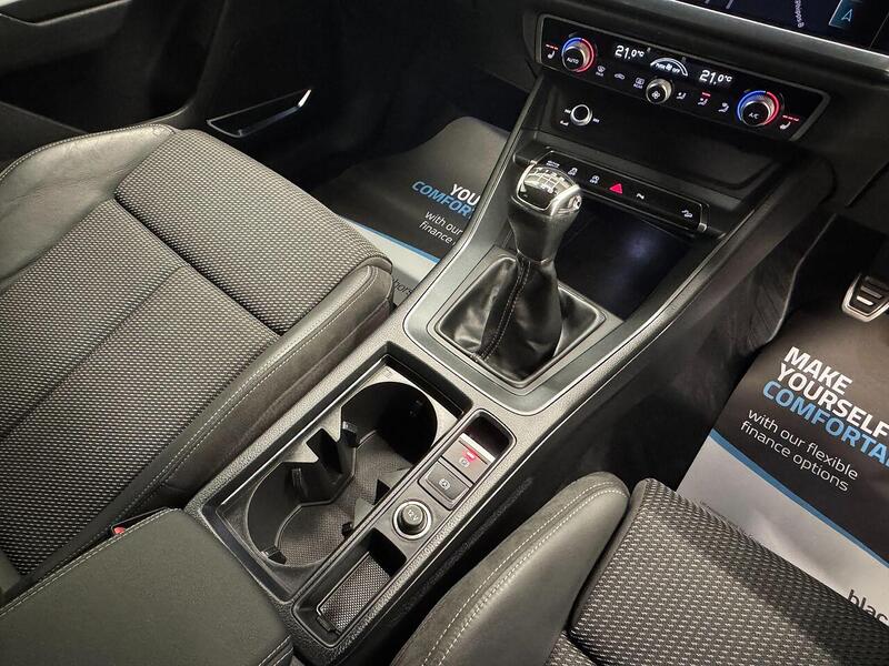 Audi Q3 1.5 TFSI CoD 35 S line SUV 5dr Petrol Manual Euro 6 (s/s) (150 ps) - U119323