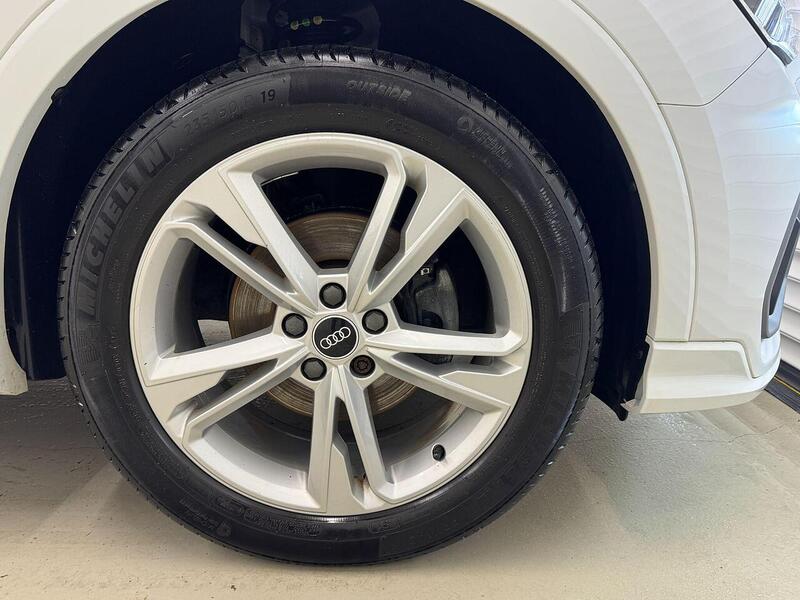 Audi Q3 1.5 TFSI CoD 35 S line SUV 5dr Petrol Manual Euro 6 (s/s) (150 ps) - U119323