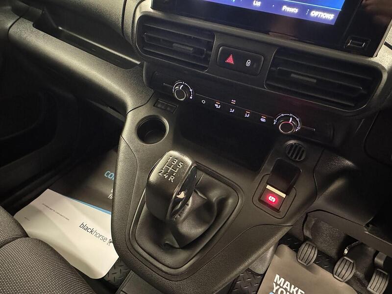 Peugeot Partner 1.5 BlueHDi 950 Professional Premium Long Panel Van 6dr Diesel Manual LWB Euro 6 (100 bhp) - U119324