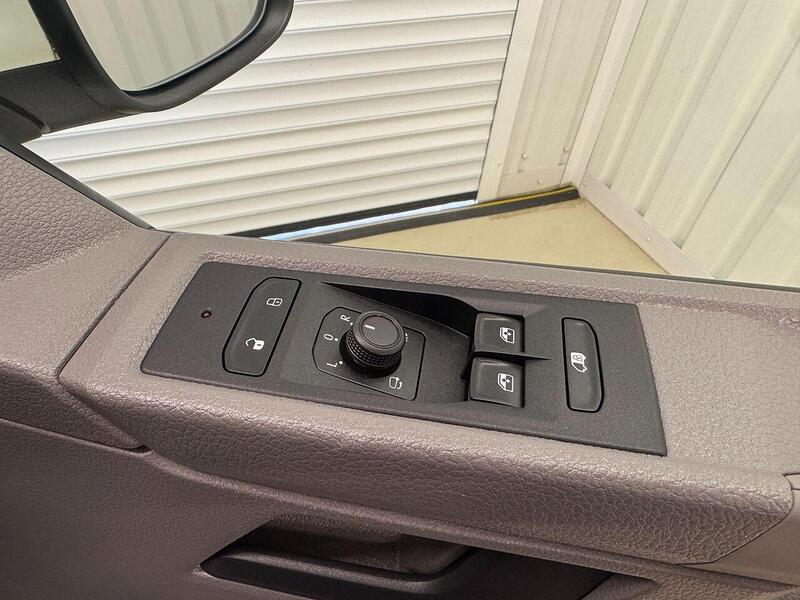 Volkswagen Transporter 2.0 TDI T30 Highline Panel Van 5dr Diesel Manual FWD LWB Euro 6 (s/s) (150 ps) - U119328