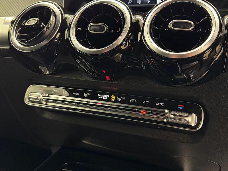 Mercedes-Benz GLB 1.3 GLB200 AMG Line SUV 5dr Petrol 7G-DCT Euro 6 (s/s) (163 ps) - U119329
