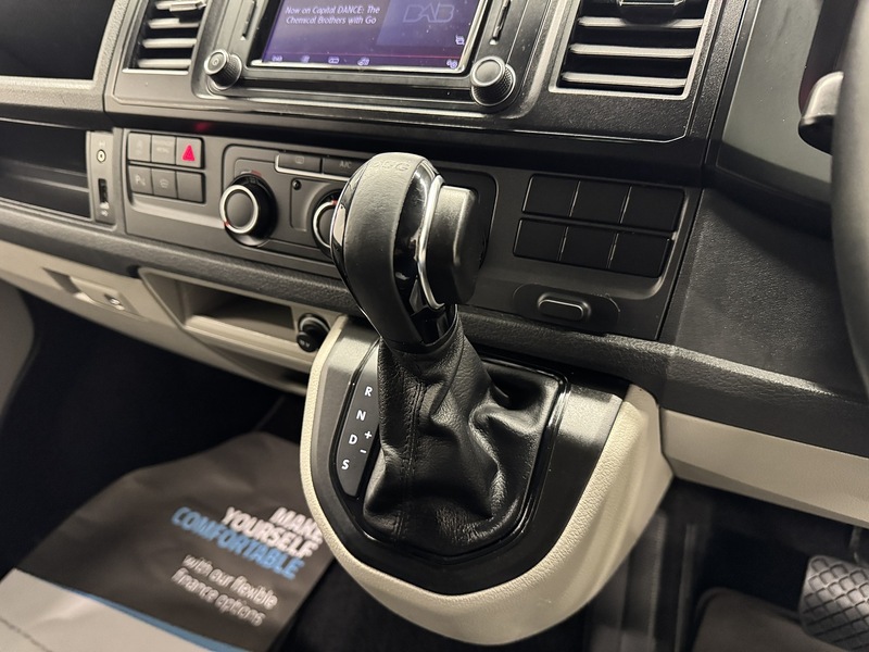 Volkswagen Transporter 2.0 TDI T32 BlueMotion Tech Highline Kombi DSG FWD SWB Euro 6 (s/s) 5dr - U119333