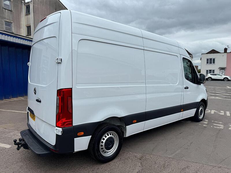 Mercedes-Benz Sprinter 2.0 315 CDI Premium Panel Van 5dr Diesel Manual FWD L2 H2 Euro 6 (s/s) (150 ps) - U119339