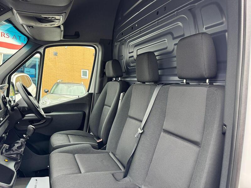 Mercedes-Benz Sprinter 2.0 315 CDI Premium Panel Van 5dr Diesel Manual FWD L2 H2 Euro 6 (s/s) (150 ps) - U119339