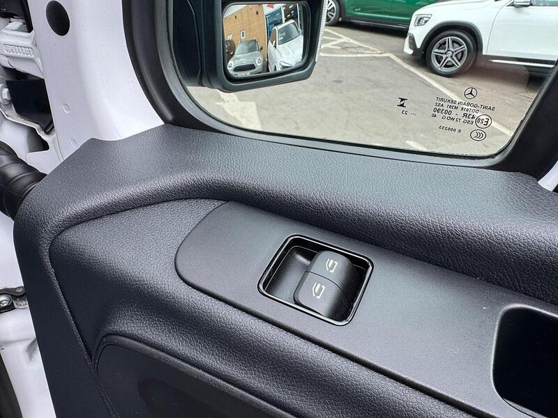 Mercedes-Benz Sprinter 2.0 315 CDI Premium Panel Van 5dr Diesel Manual FWD L2 H2 Euro 6 (s/s) (150 ps) - U119339