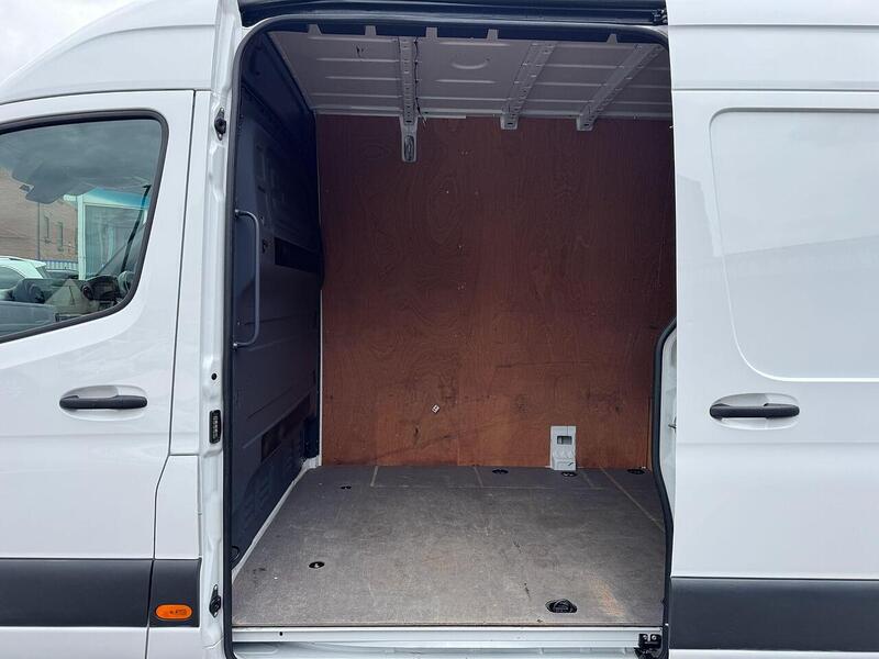 Mercedes-Benz Sprinter 2.0 315 CDI Premium Panel Van 5dr Diesel Manual FWD L2 H2 Euro 6 (s/s) (150 ps) - U119339