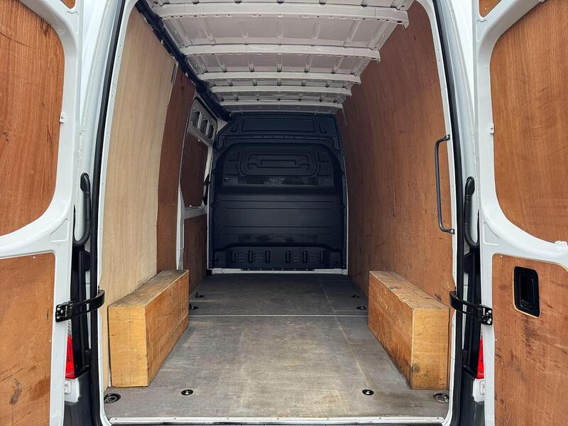 Mercedes-Benz Sprinter 2.0 315 CDI Premium Panel Van 5dr Diesel Manual FWD L2 H2 Euro 6 (s/s) (150 ps) - U119339