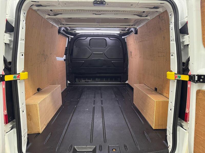 Ford Transit Custom 2.0 300 EcoBlue Limited Panel Van 5dr Diesel Manual L2 H1 Euro 6 (s/s) (130 ps) - U119340