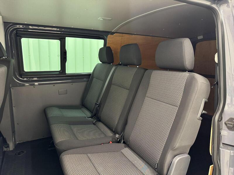 Volkswagen Transporter 2.0 TDI T32 Highline Kombi Double Cab 5dr Diesel DSG FWD LWB Euro 6 (s/s) (150 ps) - U119343