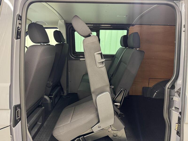 Volkswagen Transporter 2.0 TDI T32 Highline Kombi Double Cab 5dr Diesel DSG FWD LWB Euro 6 (s/s) (150 ps) - U119343
