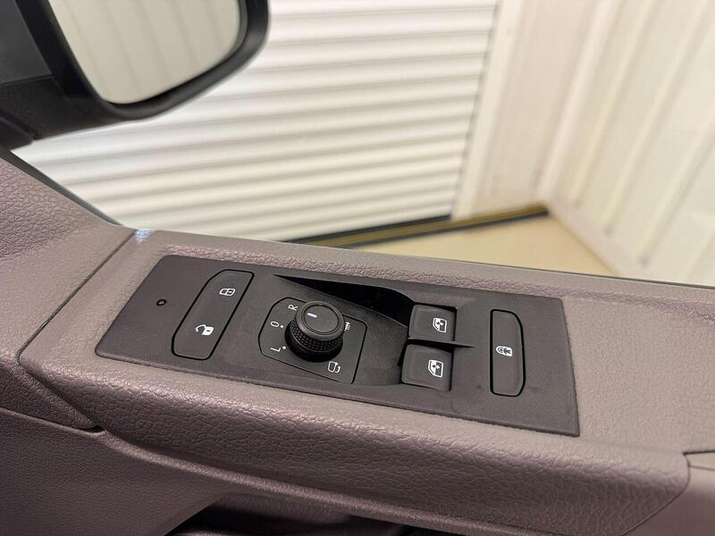 Volkswagen Transporter 2.0 TDI T32 Highline Kombi Double Cab 5dr Diesel DSG FWD LWB Euro 6 (s/s) (150 ps) - U119343
