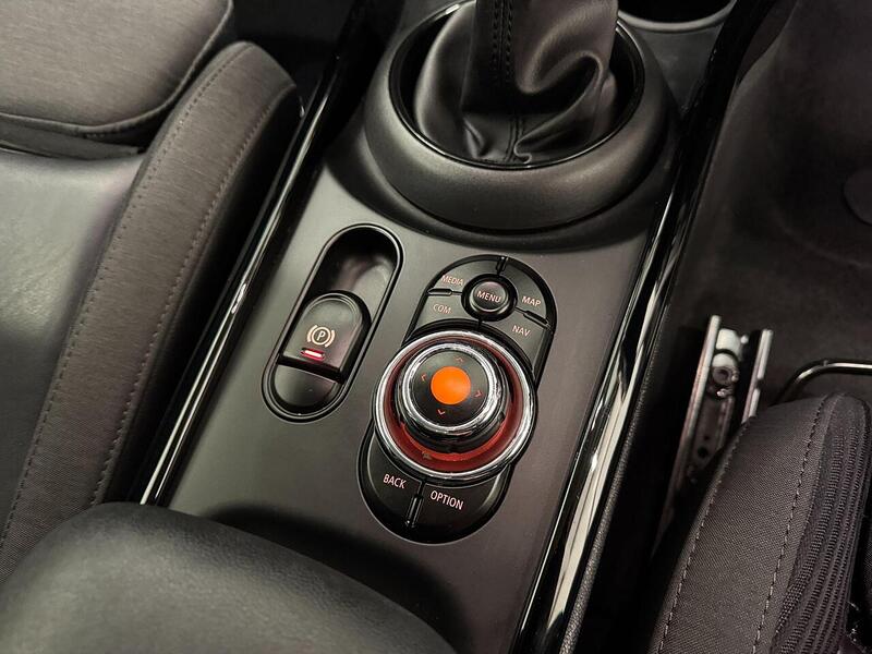 MINI Clubman 1.5 Cooper Classic Estate 6dr Petrol Manual Euro 6 (s/s) (136 ps) - U119347